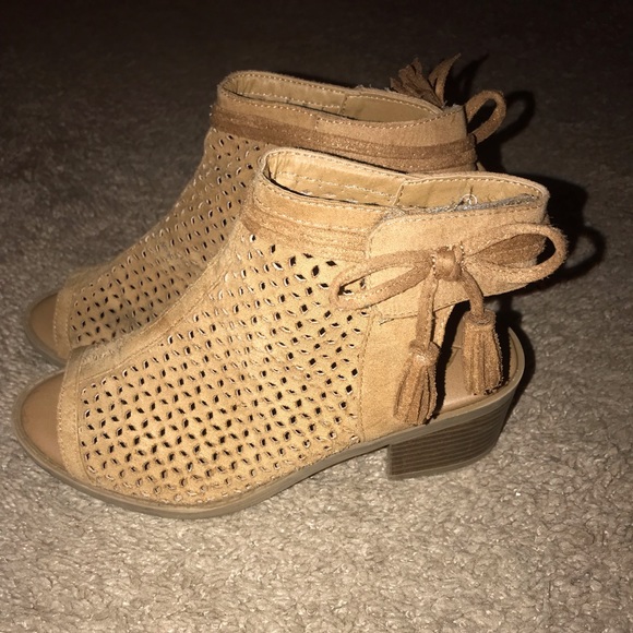 Justice girls camel booties heels size 3 - Picture 2 of 4